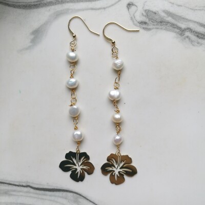 Hibiscus Pearl Earrings Image