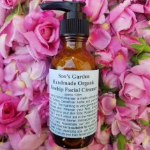 Rosehip facial cleanser 100ml Image