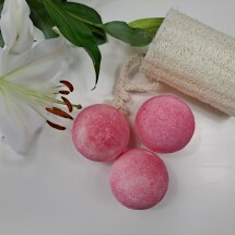Raspberry & Vanilla Bath Bomb Image